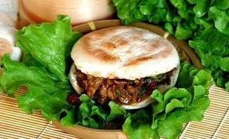 肉夹馍吃瓜,夏日消暑美食新风尚