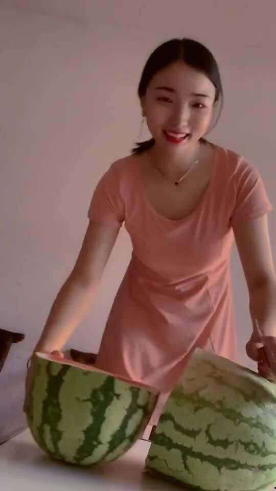 好兄弟吃瓜比赛