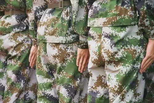 军训吃瓜馋学弟,馋学弟心驰神往