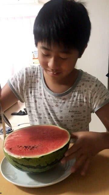 日本男吃瓜,揭秘网络热议背后的现象与影响