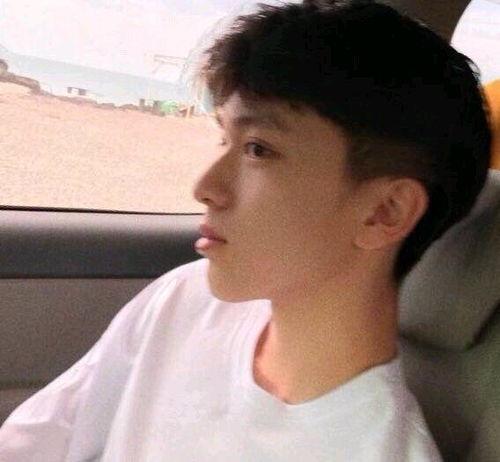 吃瓜的头像男,吃瓜男生的校园日常